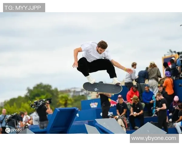 广州滑板队与深圳滑板队对决后的精彩节奏分析与战术复盘