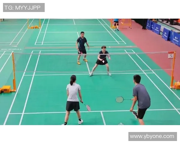 羽毛球的力量与坚持:走近武汉羽毛球队的耐力训练与精神探索 羽毛球的力量与坚持:走近武汉羽毛球队的耐力训练与精神探索