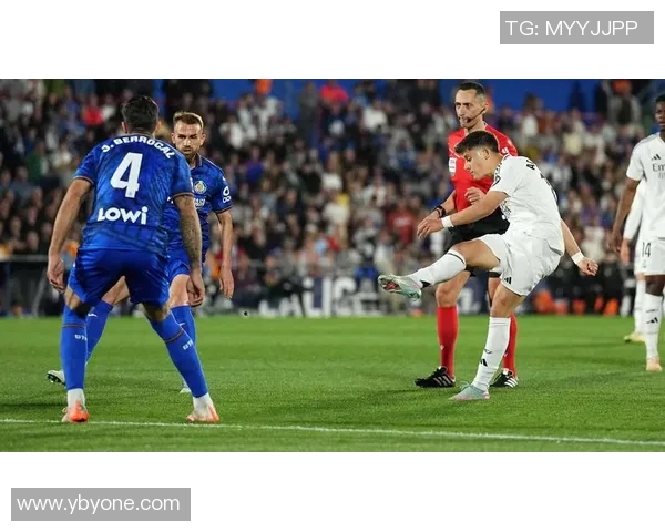 卡马文加：年轻天才在足球场上的崛起与未来展望