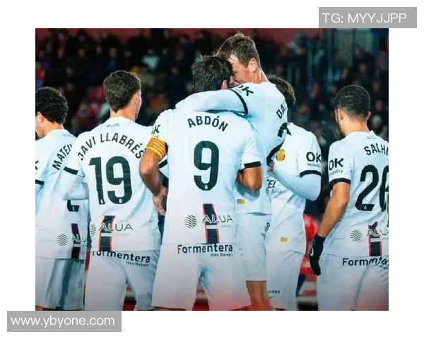 艾尔切主场迎战卢戈争夺西乙联赛关键三分的激烈对决